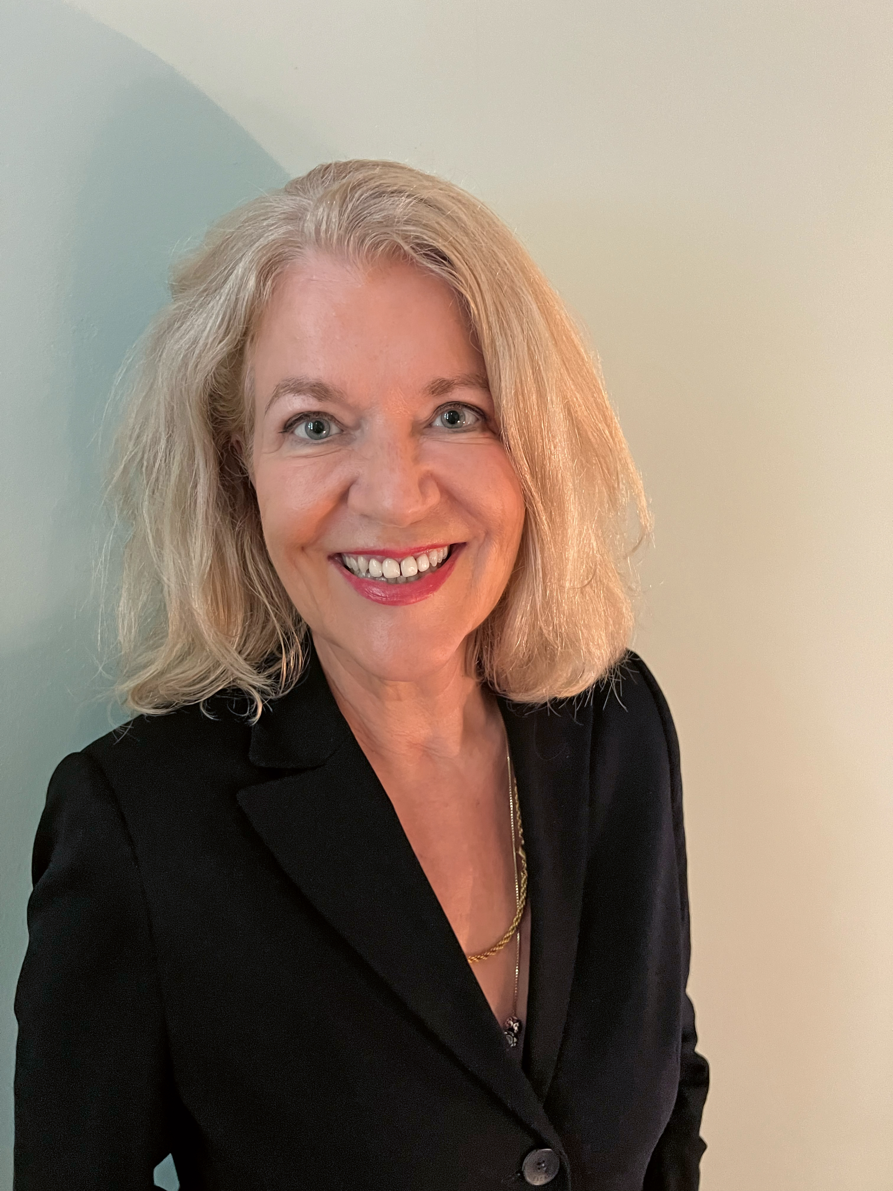 Dr. Andrea Stoll